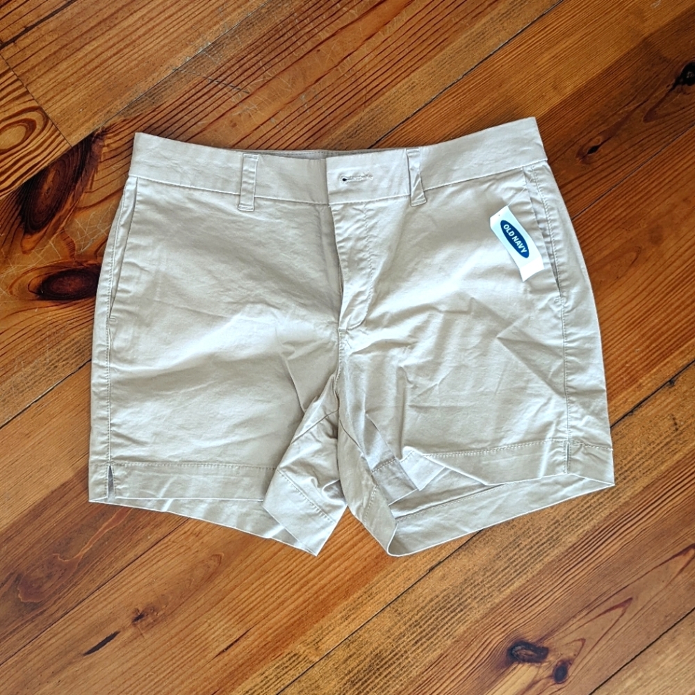 ✨NWT✨ Old Navy 5" Khaki Shorts